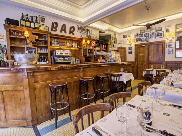 Le Royal Bar ROYAL BAR SALLE VU BAR .jpg